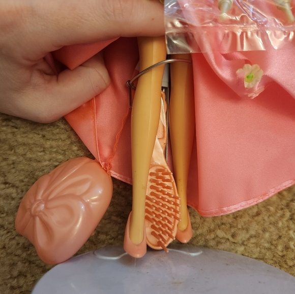 Birthday Party Blonde Barbie Doll Blows Up Own Balloons 1998 Mattel #BB - Picture 3 of 4